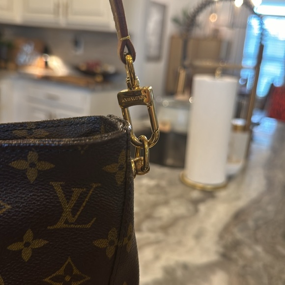 SOLD Louis Vuitton Looping GM with conversion hardware EXTRA LV STRAP INCLUDED - Picture 4 of 10